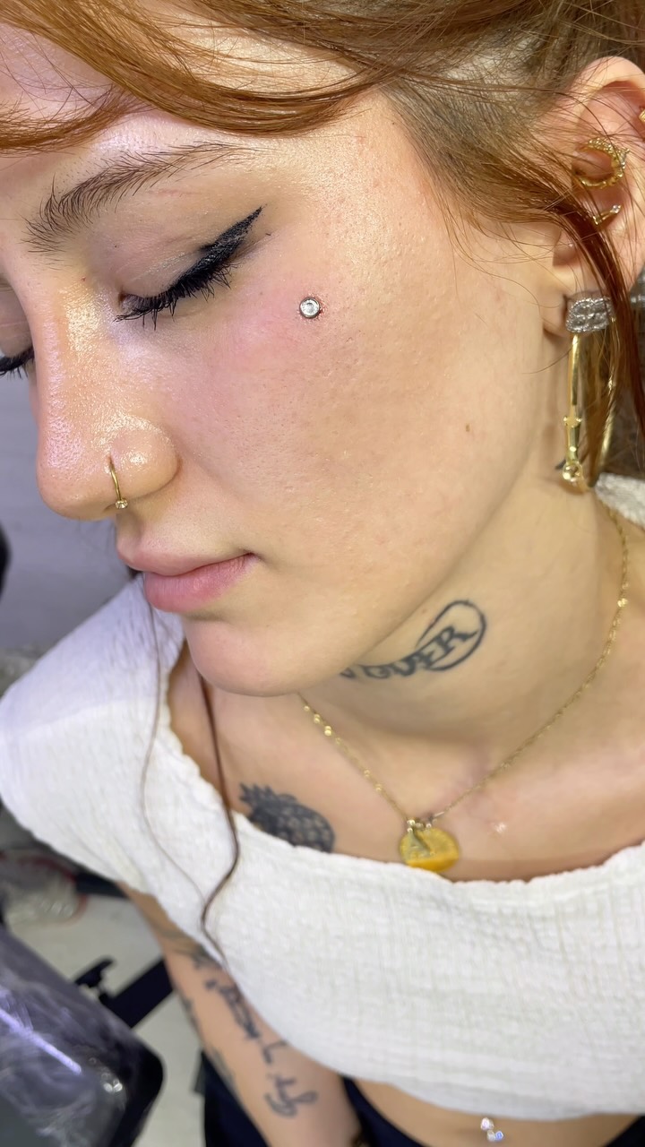 #microdermalpiercing #piercing #dermalpiercing #surfacepiercing #dermal